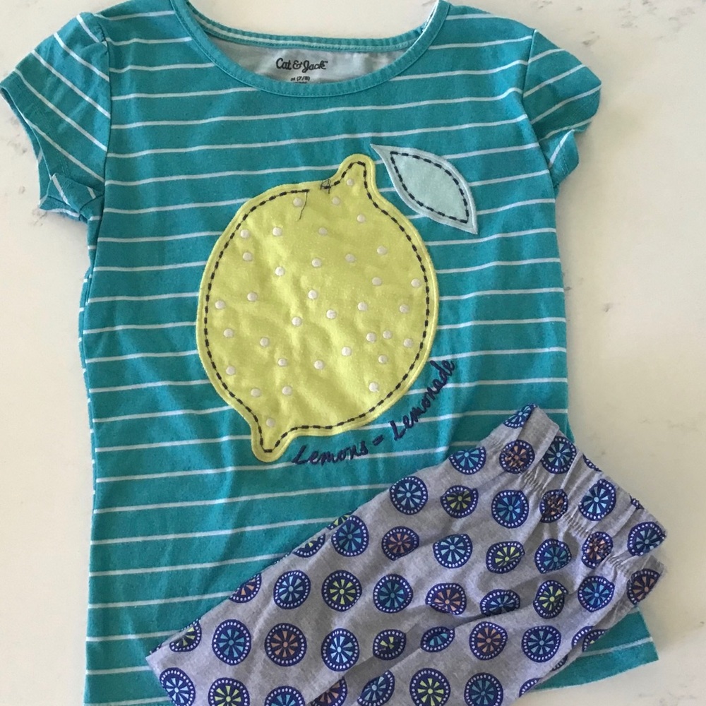 “Lemons = lemonade” pajama set!